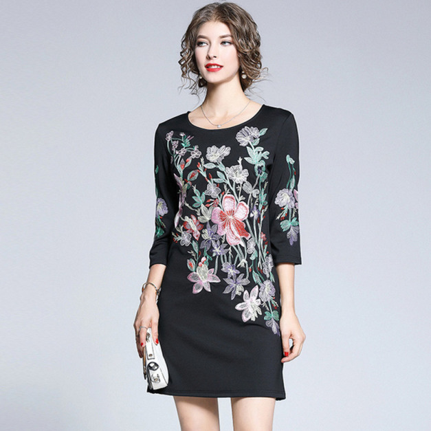 大碼顯瘦 圓領復古重工刺繡花朵七分袖一步裙洋裝
