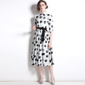 復古點點波裙減齡氣質繫帶收腰中長版洋裝_1