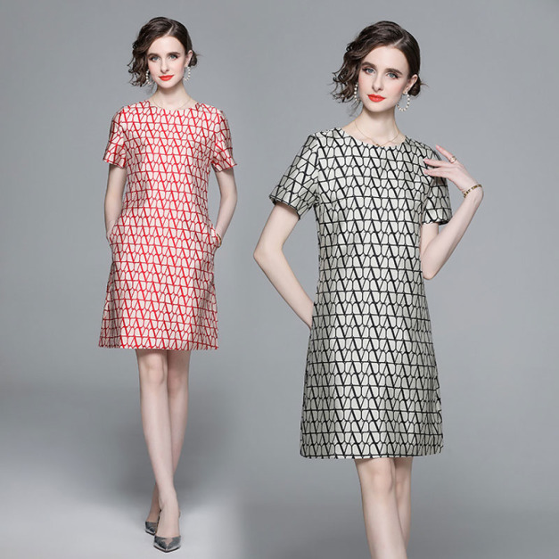 時尚輕奢圓領口袋顯瘦幾何線條圖案重工提花洋裝