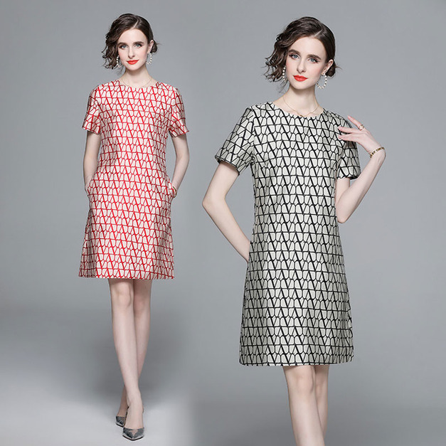 時尚輕奢圓領口袋顯瘦幾何線條圖案重工提花洋裝