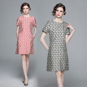 時尚輕奢圓領口袋顯瘦幾何線條圖案重工提花洋裝