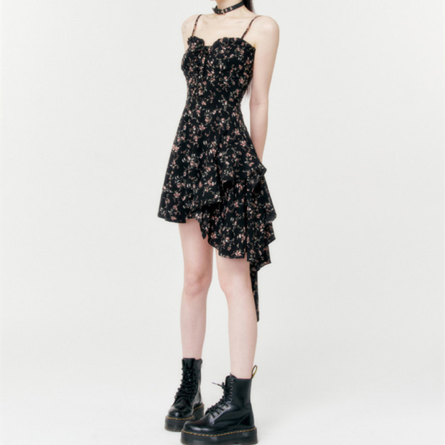 浪漫俘獲 暗黑純欲小眾不規則碎花吊帶裙