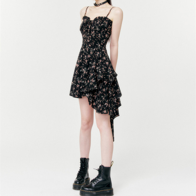 浪漫俘獲 暗黑純欲小眾不規則碎花吊帶裙