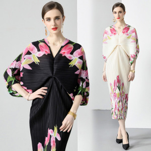 氣質V領時尚印花三宅皺褶修身中長版洋裝