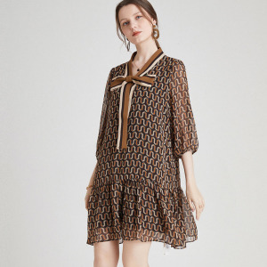 大碼女裝洋氣減齡蝴蝶結V領遮肉顯瘦中袖裙子