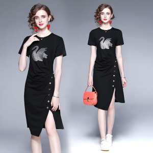 重工鑲鑽天鵝輕奢性感開衩彈力寬鬆中長版洋裝