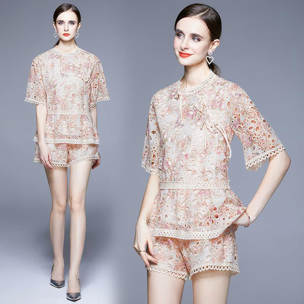 歐洲時尚鏤空蕾絲衫套裝寬鬆短褲兩件式