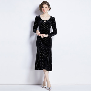 赫本風高端釘珠小黑裙法式氣質魚尾金絲絨長裙