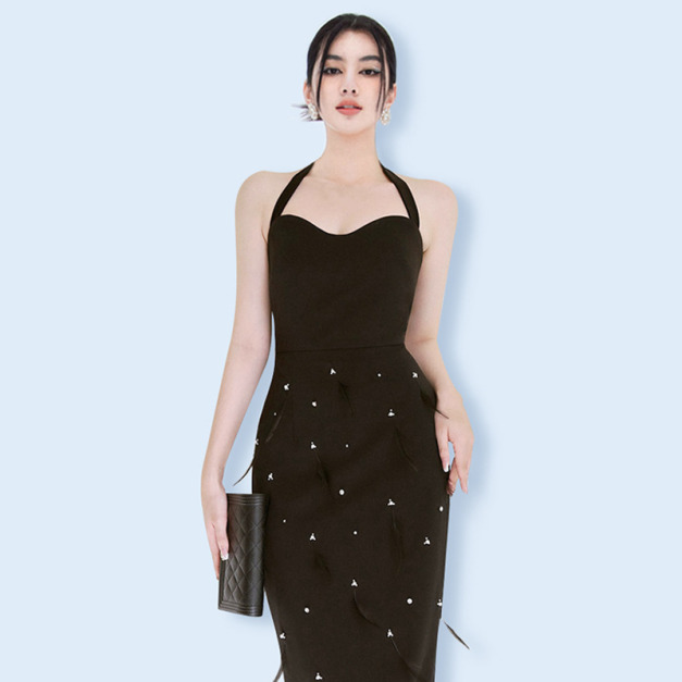 優雅經典掛脖露背羽毛拼接素色釘珠洋裝洋裝裙