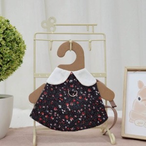 牧草圓又圓 | 老奶奶手作牽繩衣 ─ 黑色花朵圓領 (附牽繩)