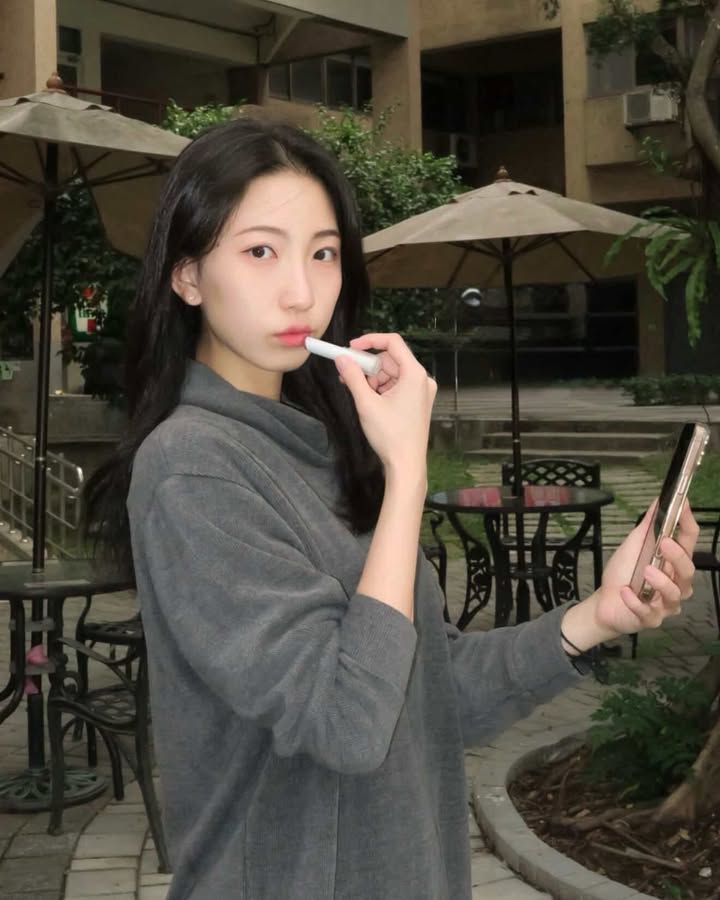 不愛擦口紅，也能擁有好氣色｜潔淨新生唇膏 L14 白茶冷玫瑰 日常推薦