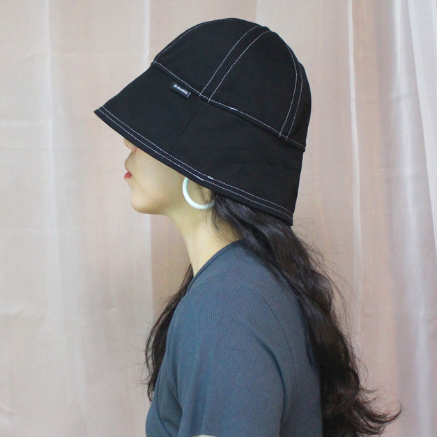 明線裝飾圓頂帽 -黑色