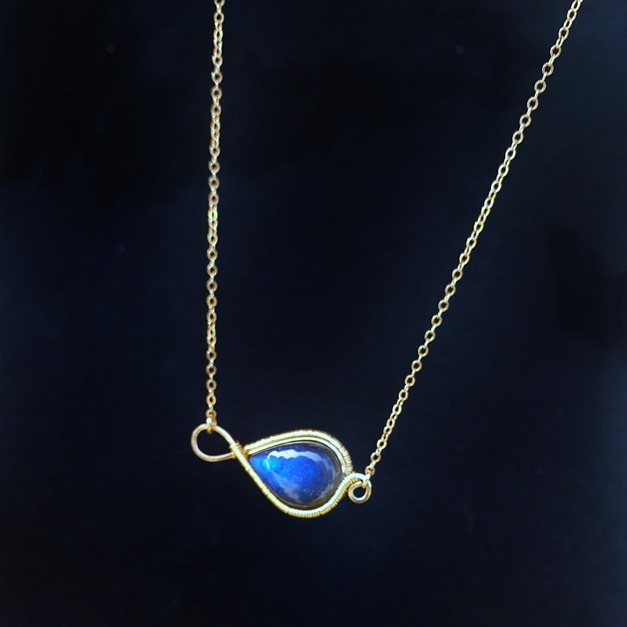 │拉長石鎖骨鏈│超百搭可切換2用模式！穿搭好物是質感投資