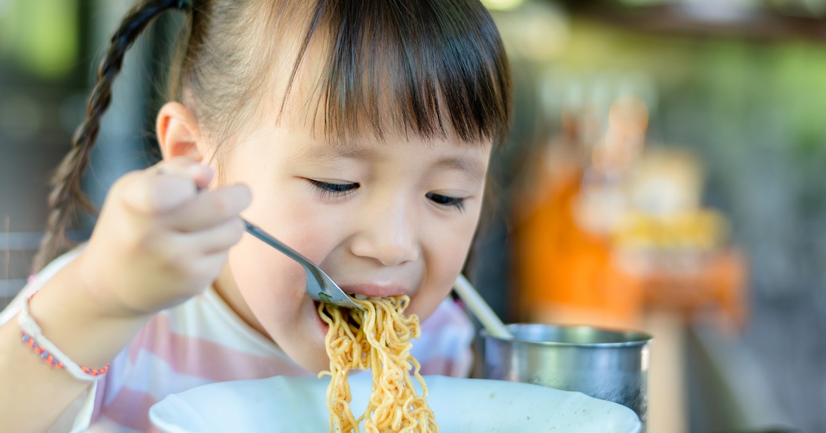 爸媽注意！醫師曝「3個兒童外食地雷」小心勿踩！