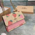 COACH 草莓風琴鏈條包