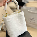 PRADA 毛絨水桶包_3
