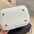 PRADA 毛絨水桶包_9