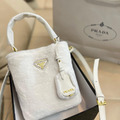 PRADA 毛絨水桶包_5