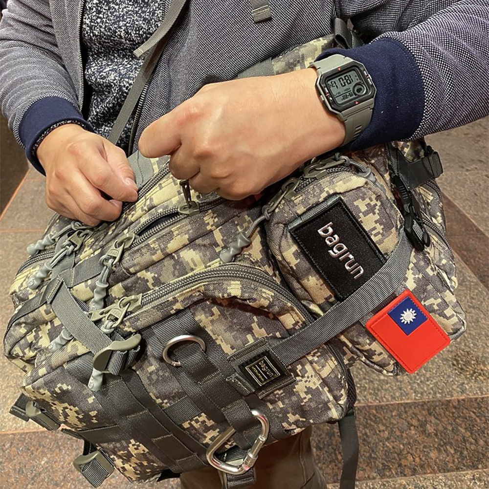 外出最佳機能背包 bagrun 二代都會玩家軍事風格瞬開後背包 暮色迷彩