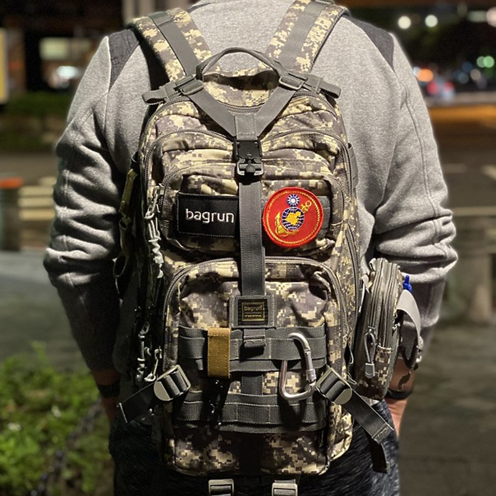 外出最佳機能背包 bagrun 二代都會玩家軍事風格瞬開後背包 暮色迷彩