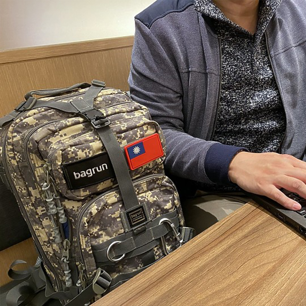 外出最佳機能背包 bagrun 二代都會玩家軍事風格瞬開後背包 暮色迷彩
