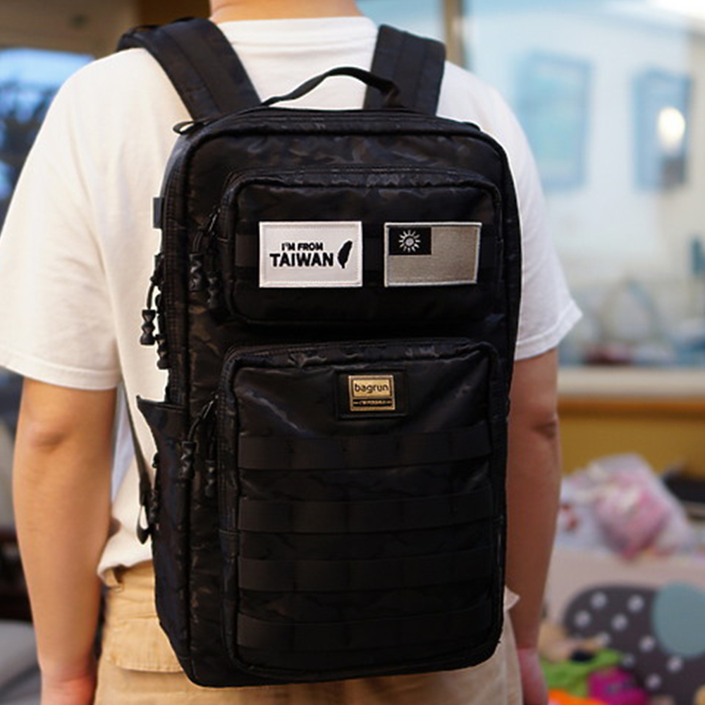 買啦！哪次不買？bagrun又出新包｜潮流玩家軍風迷彩後背包 黑爍迷彩