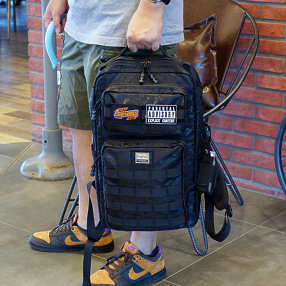 買啦！哪次不買？bagrun又出新包｜潮流玩家軍風迷彩後背包 黑爍迷彩