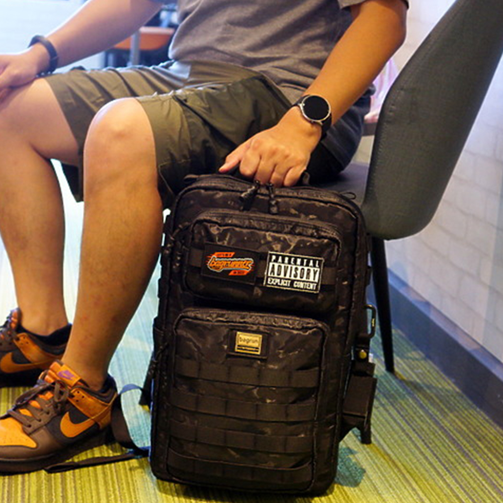 買啦！哪次不買？bagrun又出新包｜潮流玩家軍風迷彩後背包 黑爍迷彩