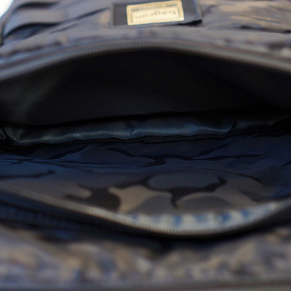 買啦！哪次不買？bagrun又出新包｜潮流玩家軍風迷彩後背包 黑爍迷彩