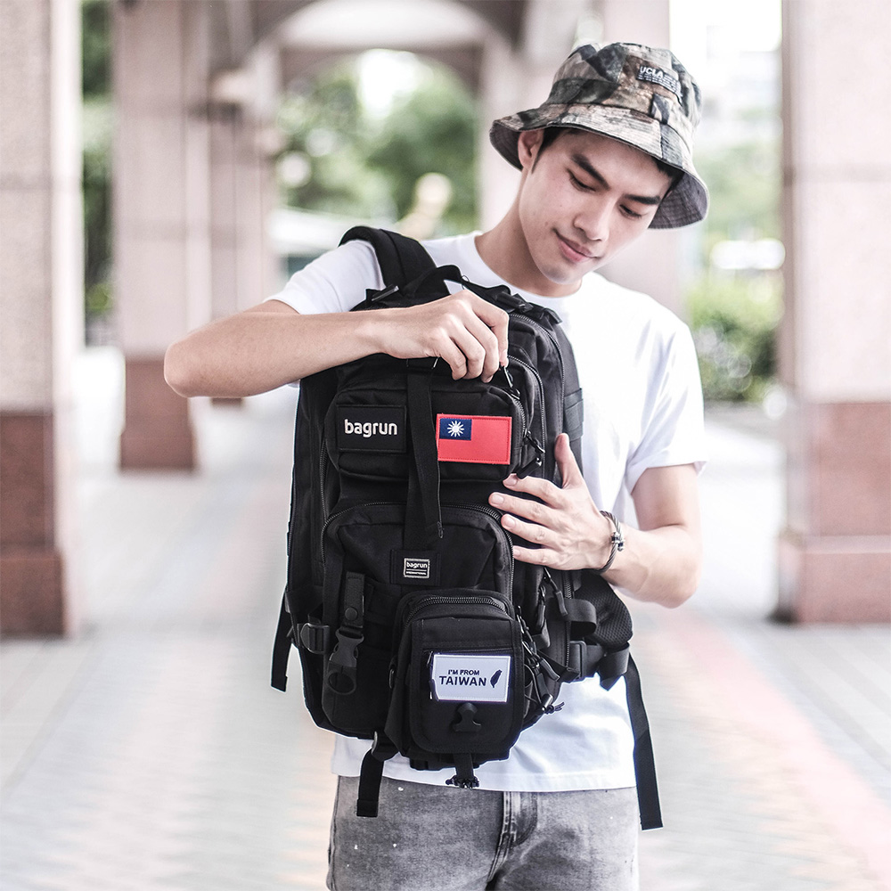 二代都會玩家軍事風格後背包日常穿搭