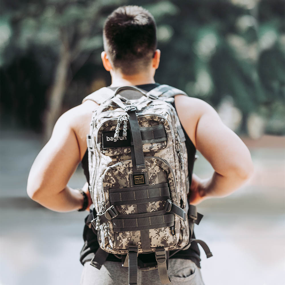 背包正確背負方法_二代都會玩家軍事風格後背包