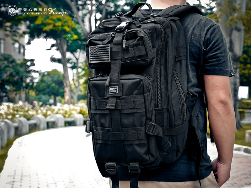 黑色背包的魅力  都會玩家軍事風格後背包