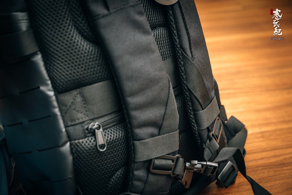 該怎麼選擇軍事戰術背包？bagrun使用厚實的背墊與肩帶