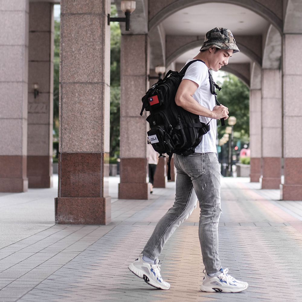 韋佳宏(野獸)推薦軍風潮流後背包