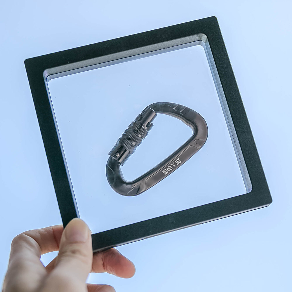 送給男生的禮物全攻略，客製化雷射刻字航太鋁合金D型環掛扣