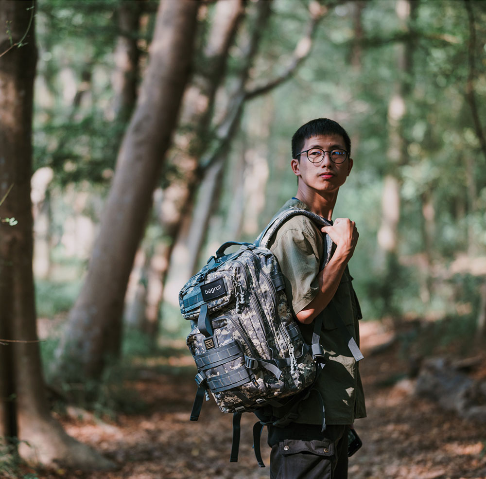 二代都會玩家軍事風格瞬開後背包，與一代包款有哪些差別？