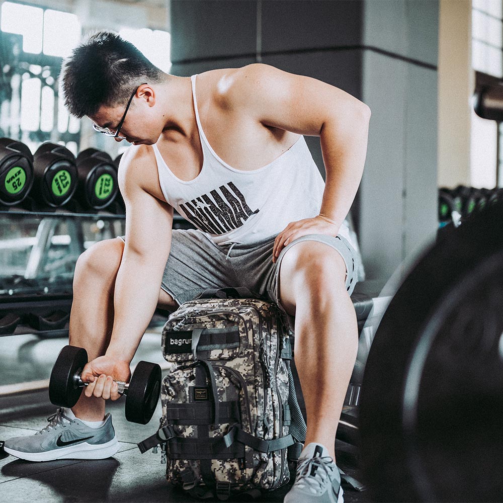 健身背包怎麼選？二代都會玩家軍事風格瞬開後背包