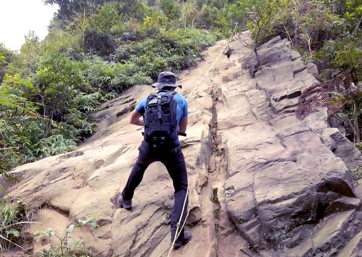 I’m Possible! / Youtuber 圓糖揹著都會玩家軍事風格後背包攻頂劍龍稜