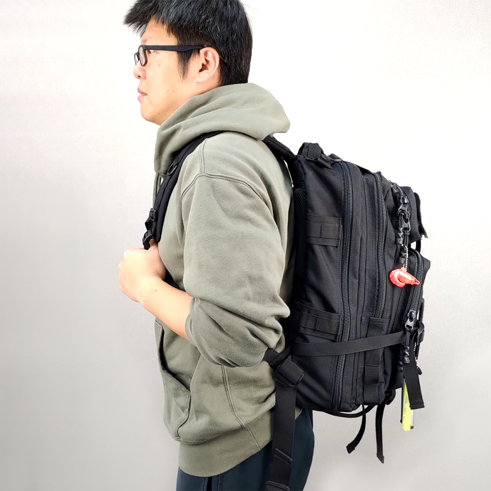 二代都會玩家軍事風格後背包-後背包的正確揹負方式