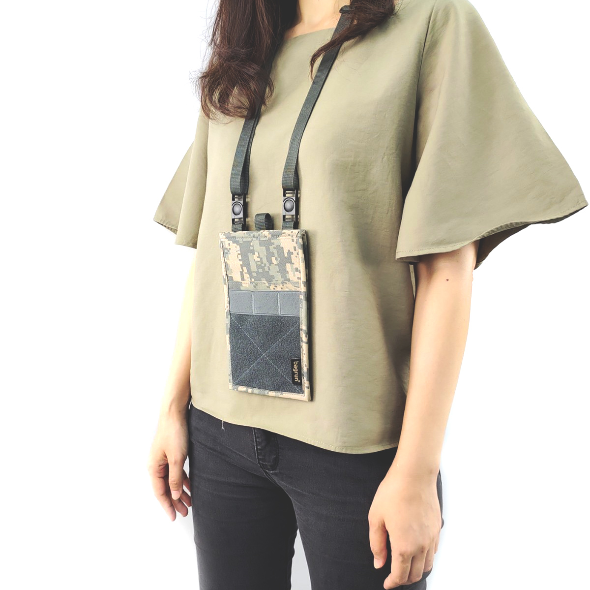 台灣設計軍風護照包/軍風機能隨行貼身小包