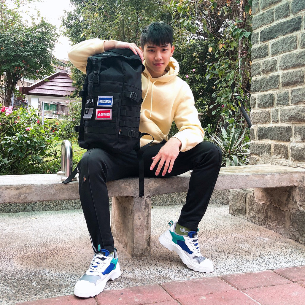 頂級CORDURA後背包推薦 都會玩家瞬開翻蓋後背包 自我主張款 滿版魔鬼氈布章可自由拼貼