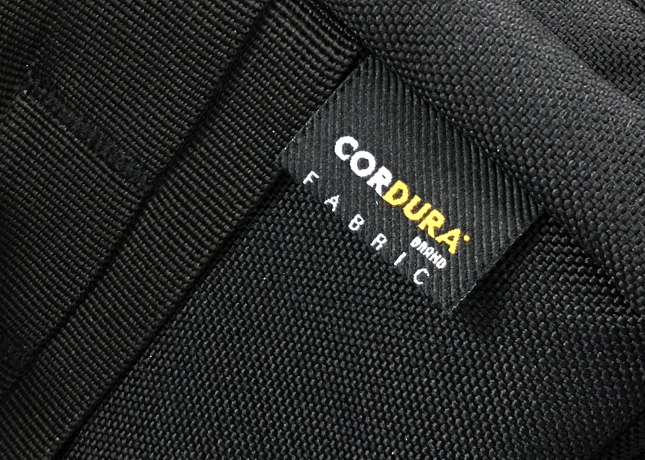 CORDURA 1050D材質，提供後背包強韌耐磨防水的頂級性能