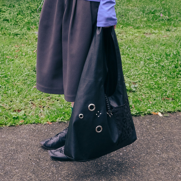 Pebble Carry Bag 口袋拼接柔感托特 （紋理黑）