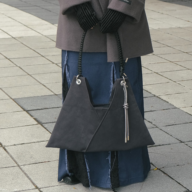 Tote Bag 三角肩背包（繩索黑麂皮）*布料售罄暫不接單