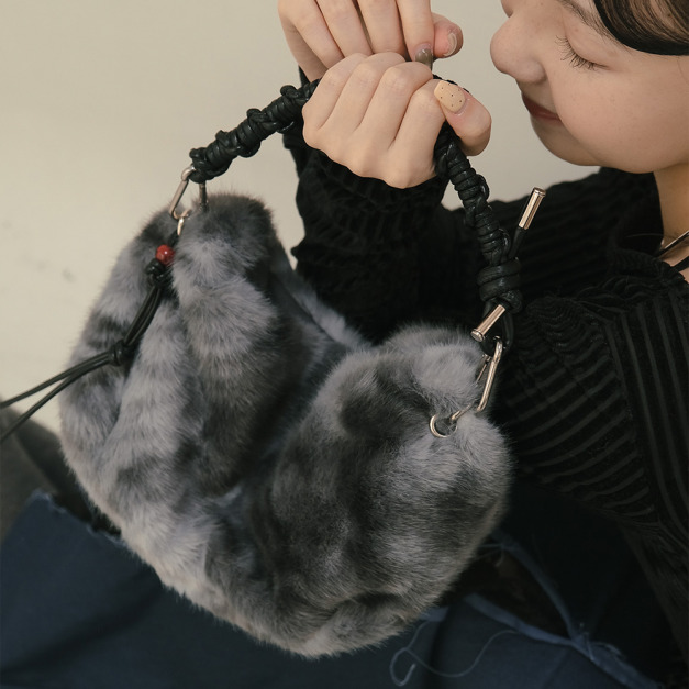 Mini Hobo Bag 柔軟毛毛手提/側背包（灰黑水貂）