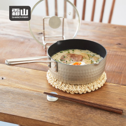 【日本霜山】鋁製槌目紋不沾雪平鍋(附耐熱玻璃蓋)-18cm