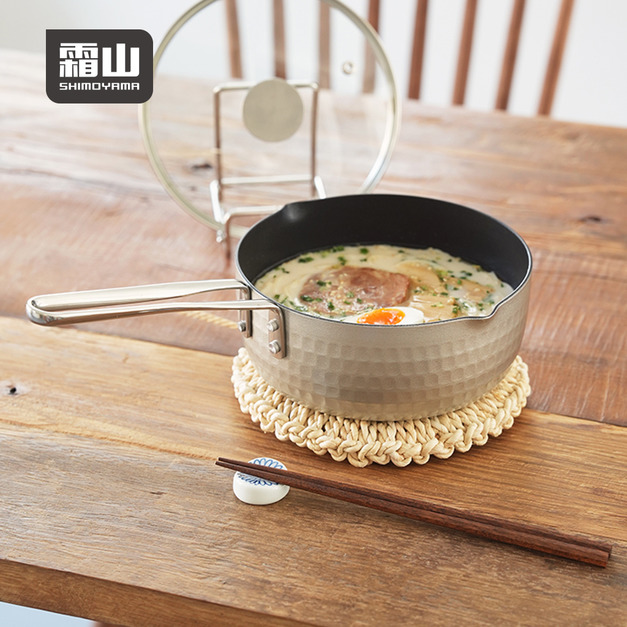 【日本霜山】鋁製槌目紋不沾雪平鍋(附耐熱玻璃蓋)-18cm