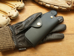 Gentle Black  手工真皮鑰匙包 (附掛鉤/客製化刻印英文名/禮盒包裝)