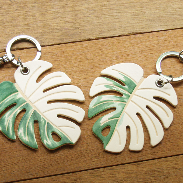 熱搜No.1  日本白斑龜背芋葉手工真皮鑰匙圈 (英文刻字/禮盒包裝)