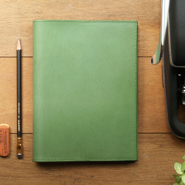 Grass Green 手工真皮記事本/繪圖本/書套(附A5空白記事素描本，客製化刻印英文名)